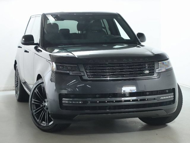 Used 2025 Land Rover Range Rover SE AWD/4WD image 2