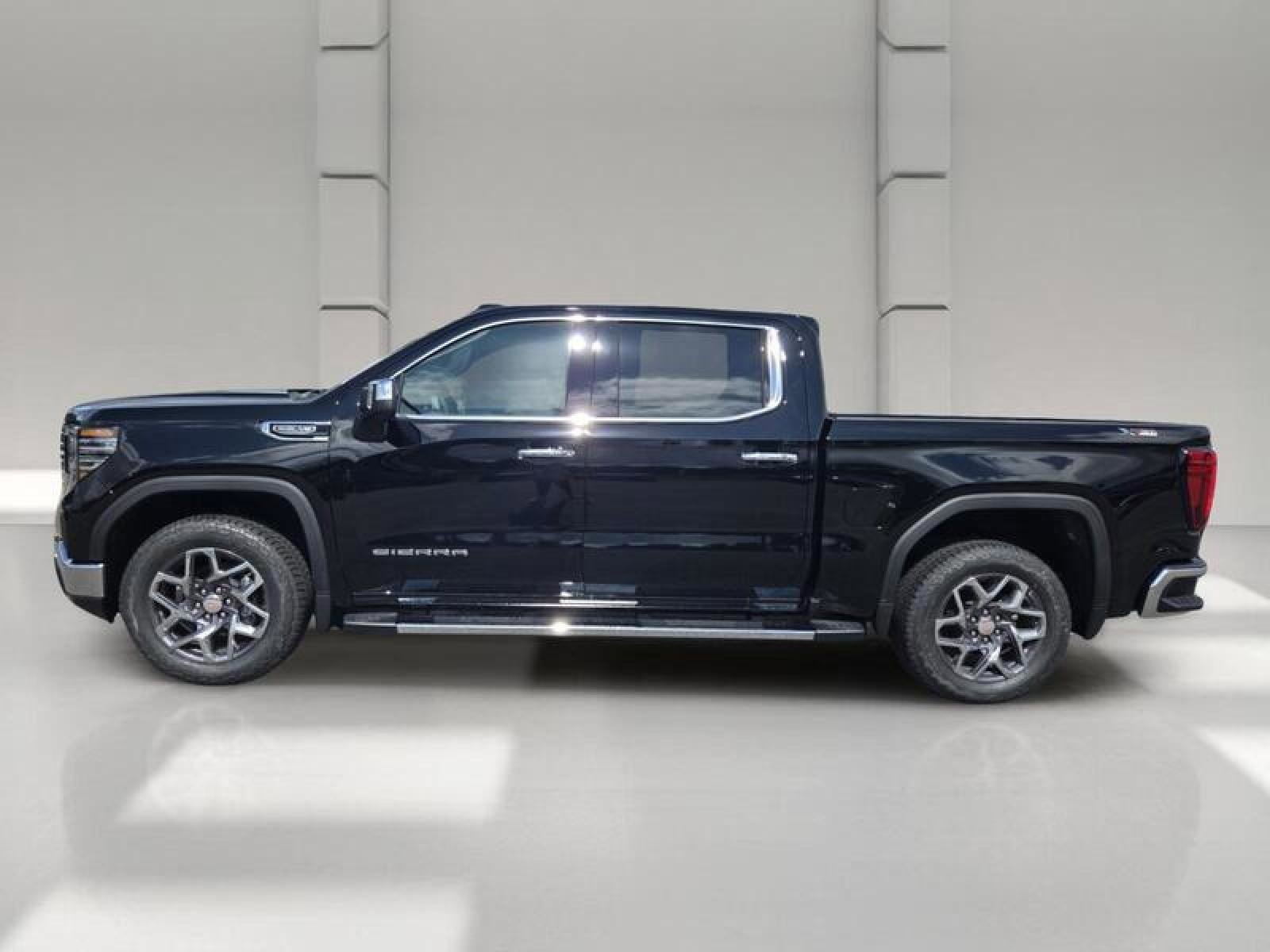 Used 2026 GMC Sierra 1500 SLT w/ SLT Premium Plus Package AWD/4WD image 4