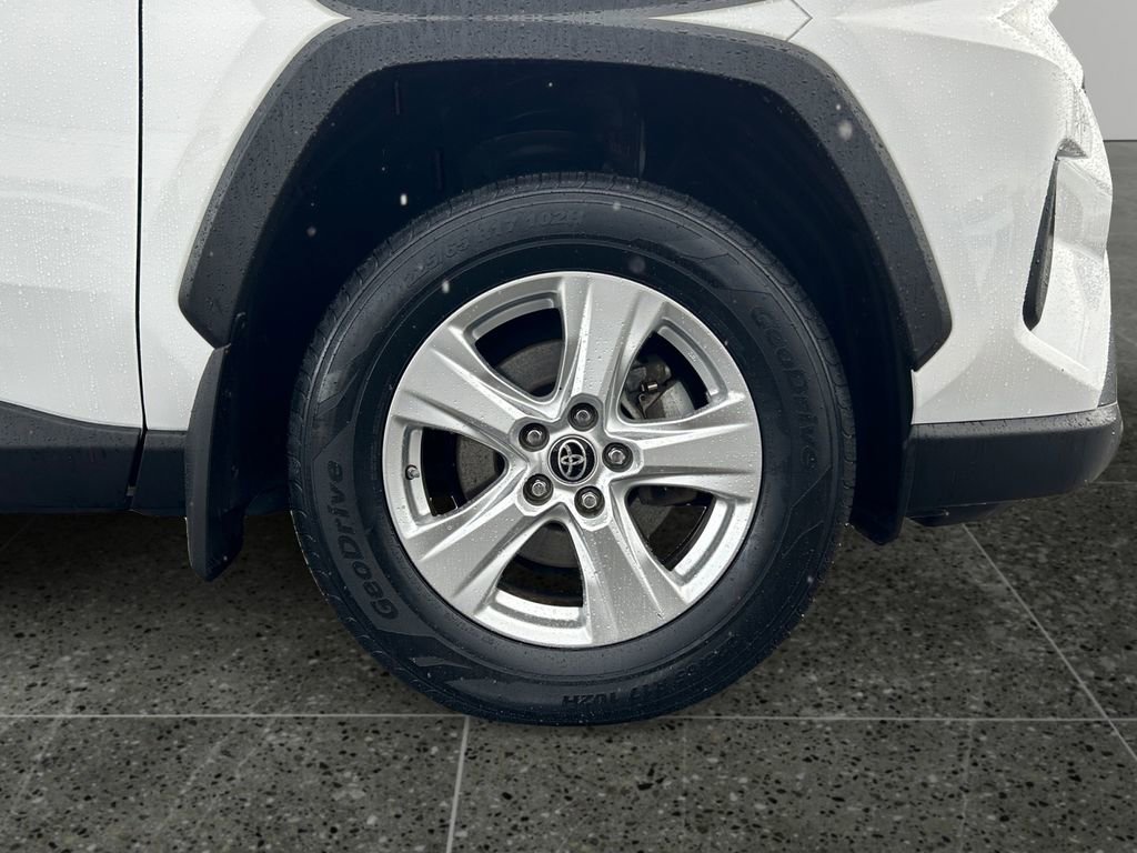 Used 2021 Toyota RAV4 LE image 9