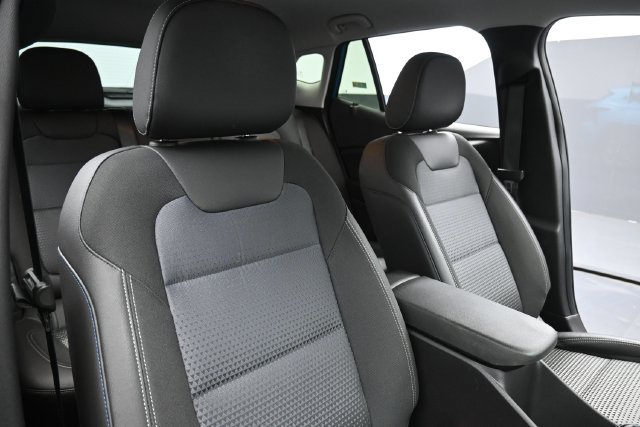 Used 2026 Chevrolet Trax LT w/ LT Convenience Package FWD image 32