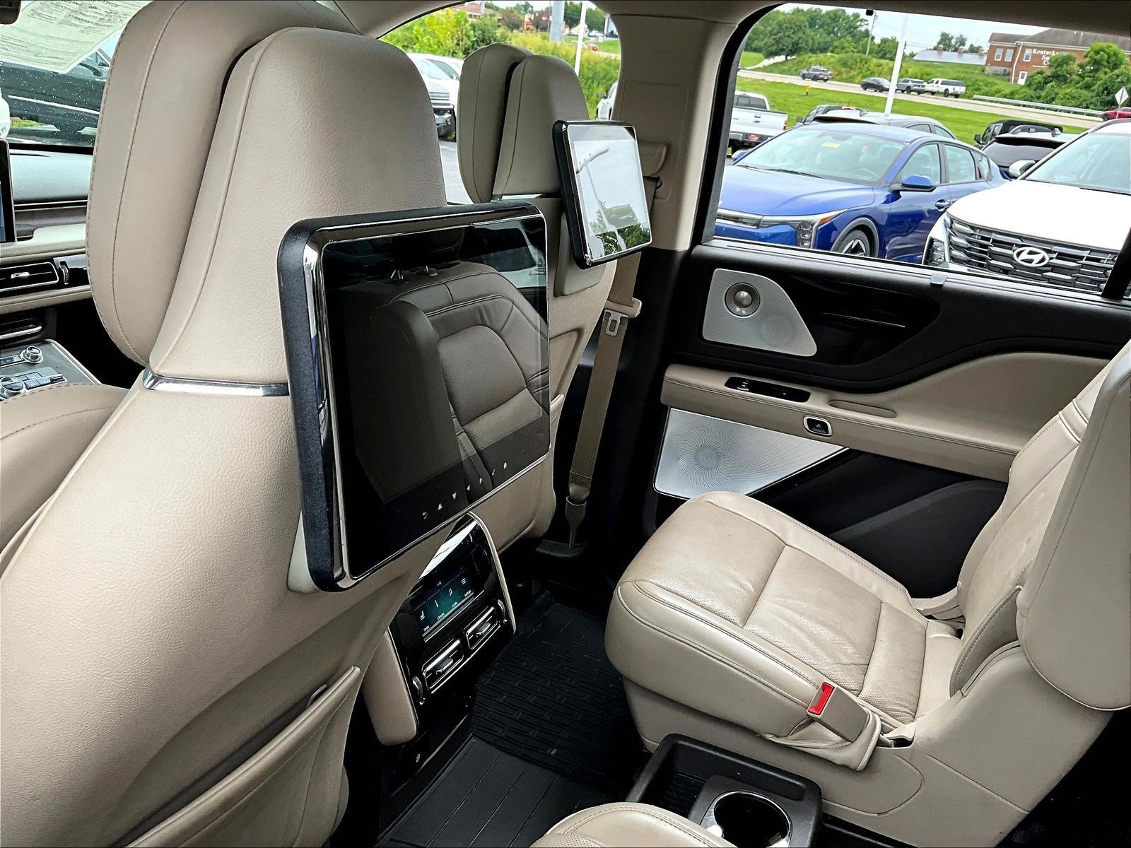 Used 2020 Lincoln Aviator Reserve w/ Equipment Group 202A AWD/4WD image 35