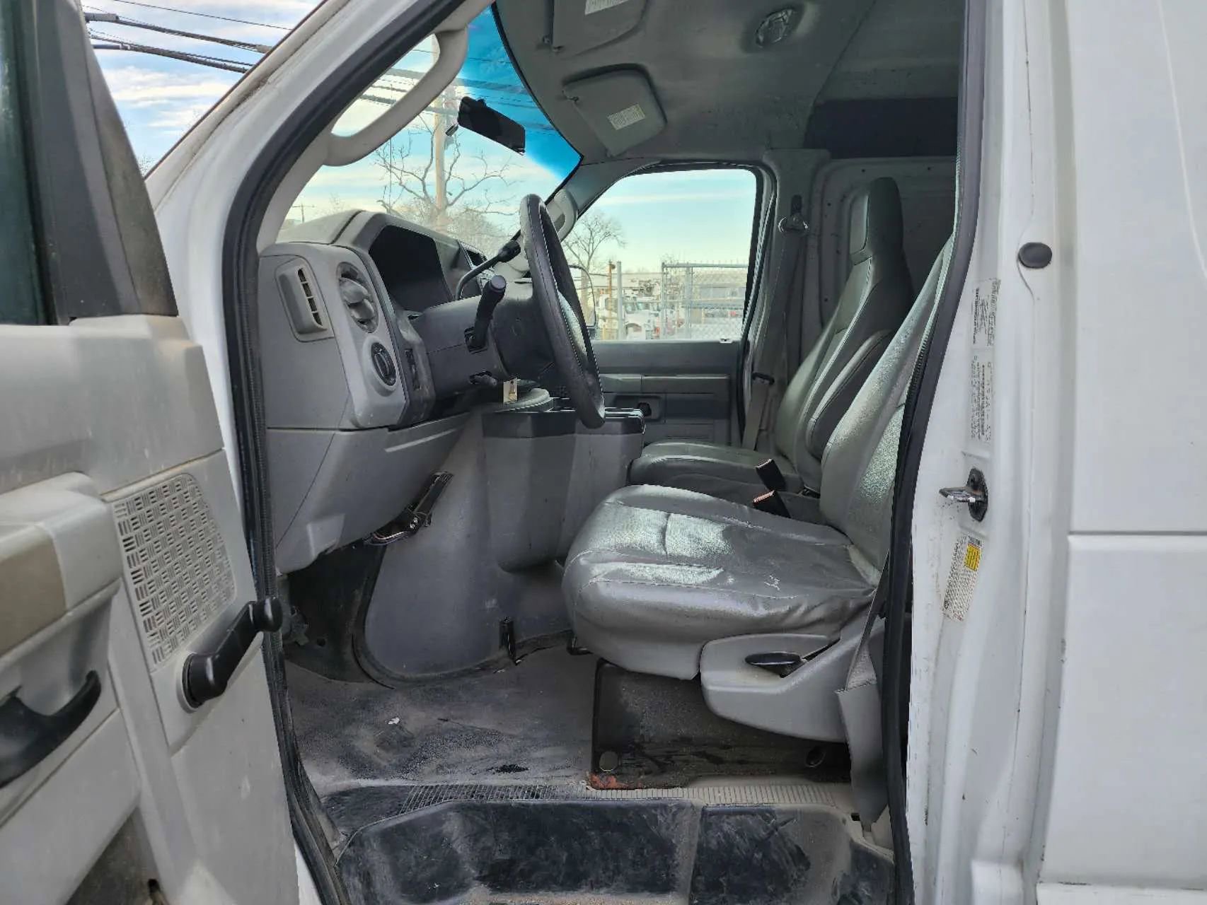 Used 2011 Ford E-250 and Econoline 250 image 5