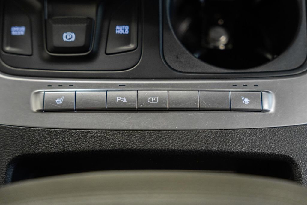 Used 2025 Kia Carnival FWD image 29