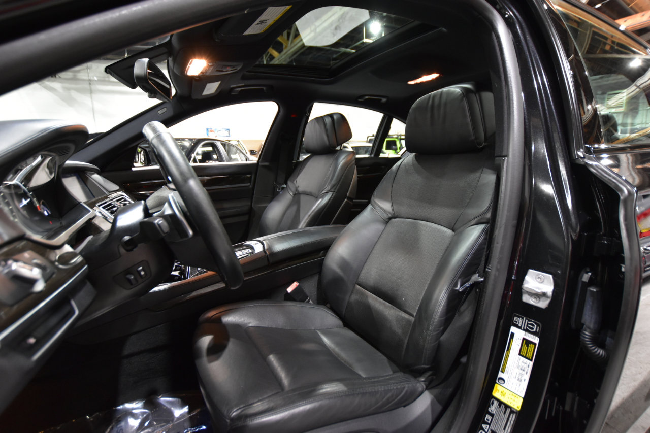Used 2013 BMW 750i xDrive image 40