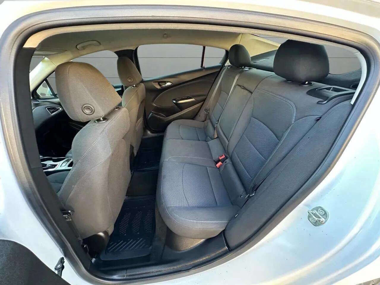 Used 2018 Chevrolet Cruze LT w/ Convenience Package image 44