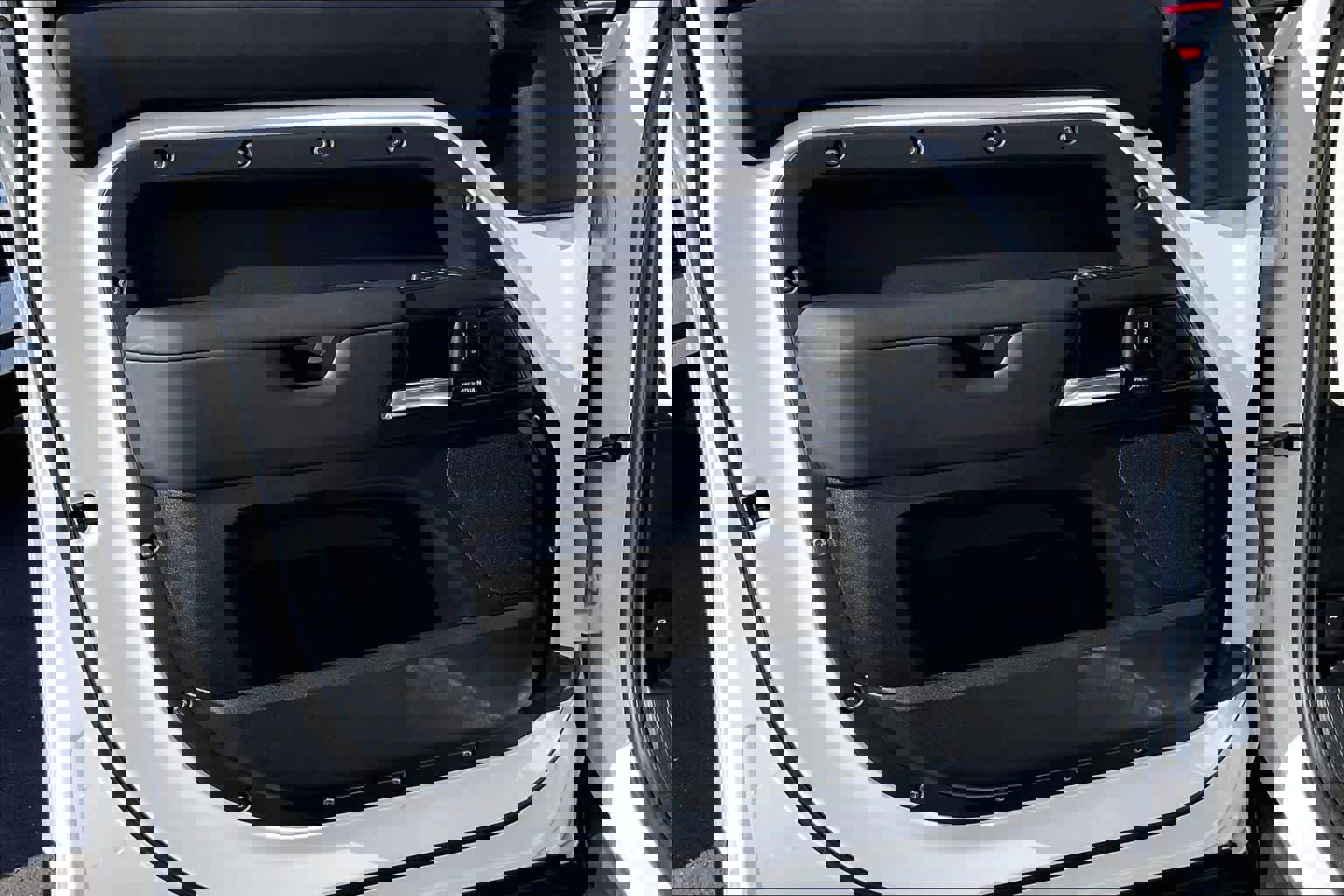 Used 2025 Land Rover Defender 110 S image 24