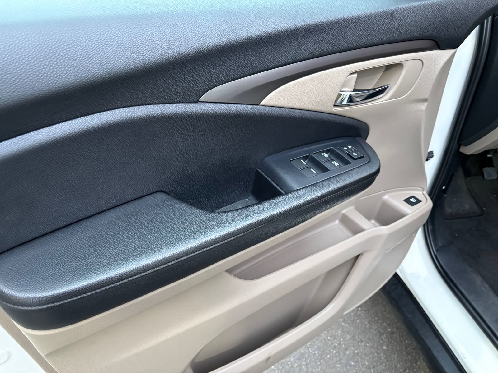 Used 2019 Honda Pilot LX image 14