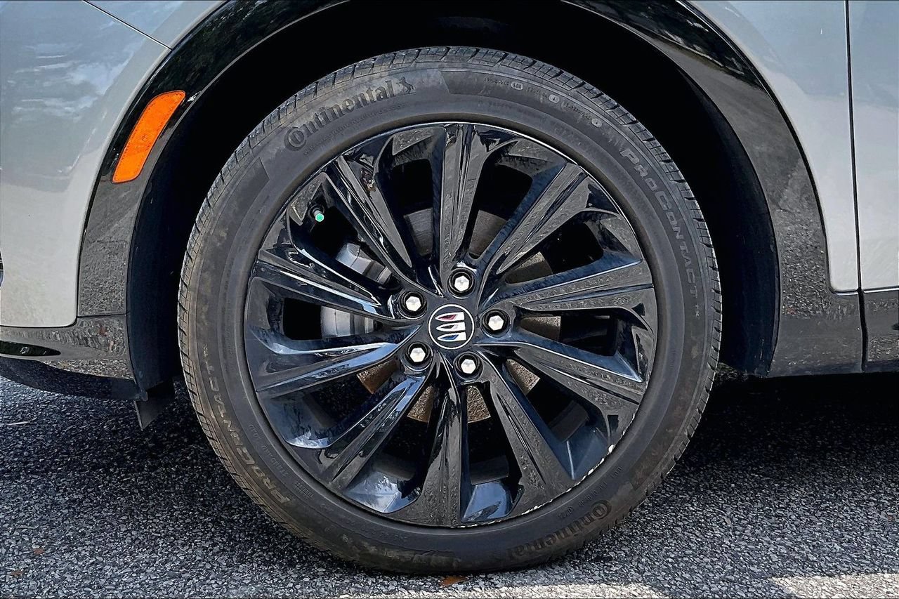 Used 2025 Buick Envista Sport Touring w/ Experience Buick Package FWD image 34