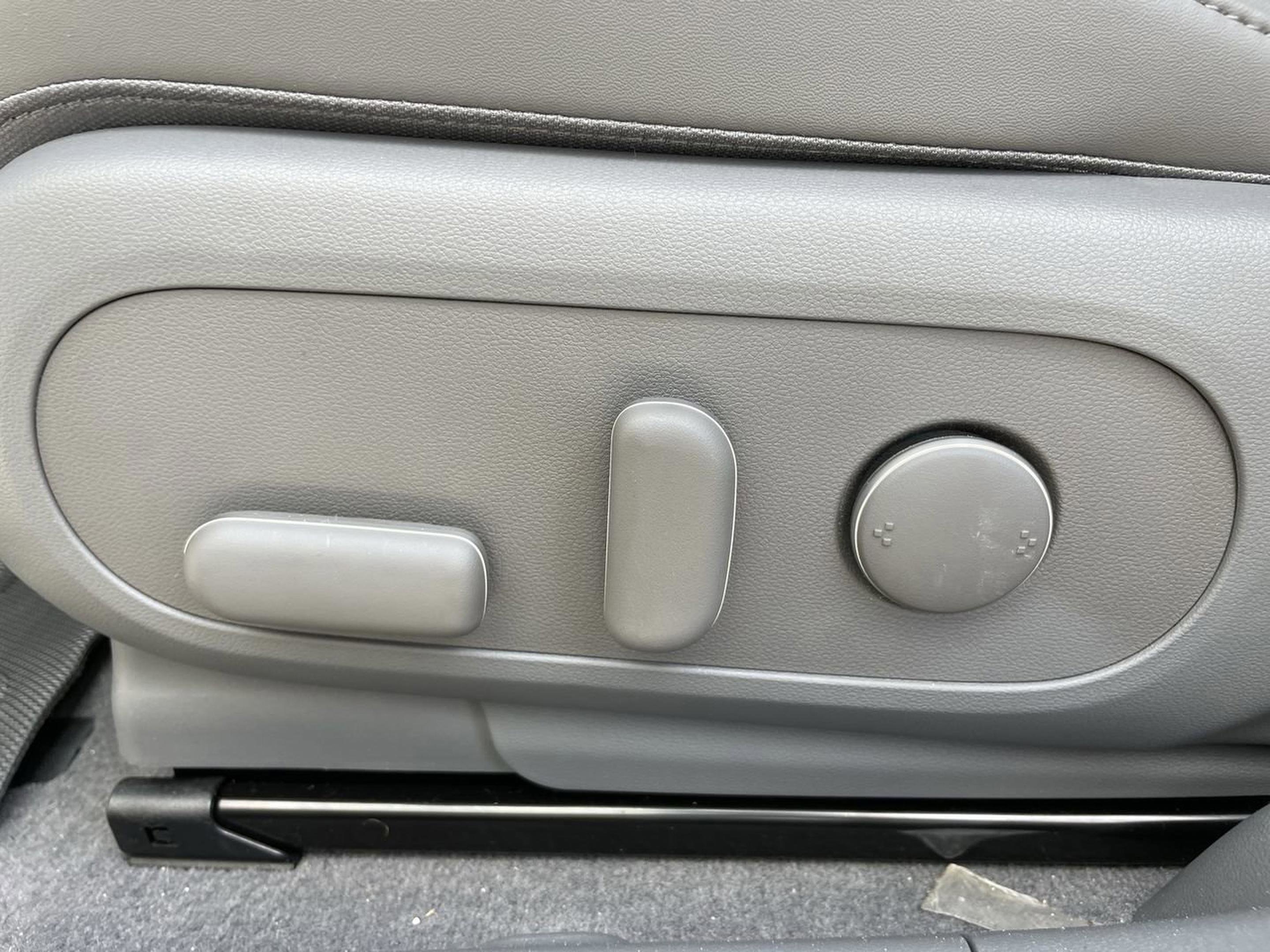 New 2025 Hyundai Ioniq 5 SEL image 13