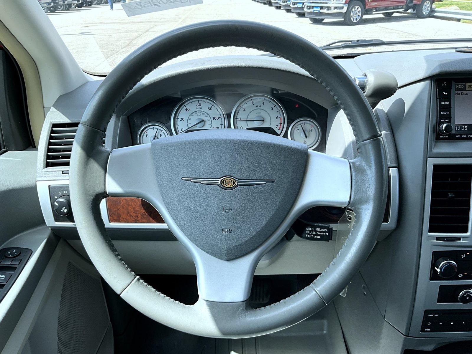 Used 2010 Chrysler Town & Country Touring w/ Entertainment Group #2 FWD image 12