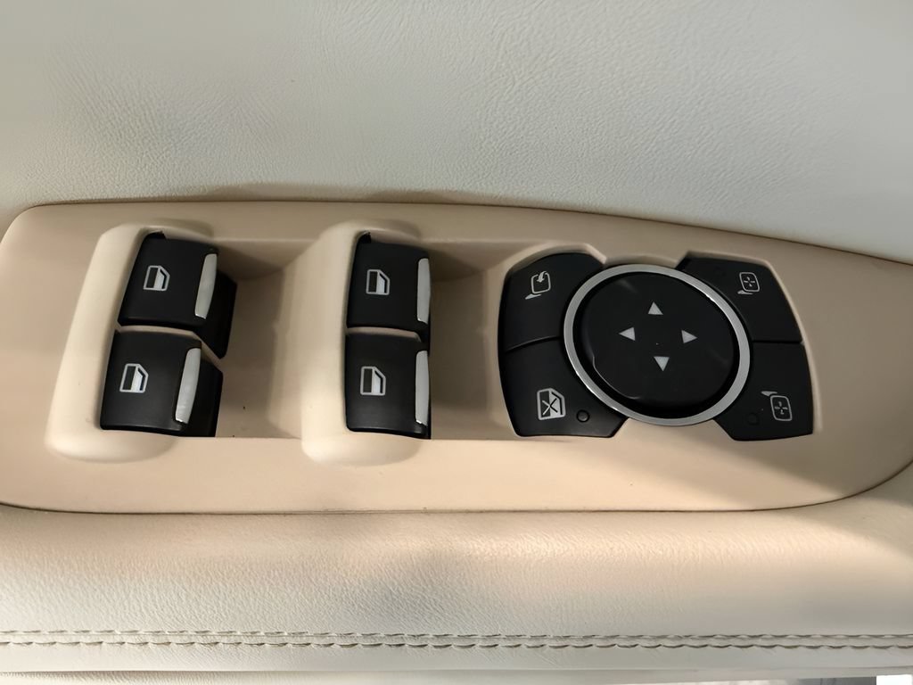 Used 2020 Lincoln MKZ w/ Convenience Package FWD image 16