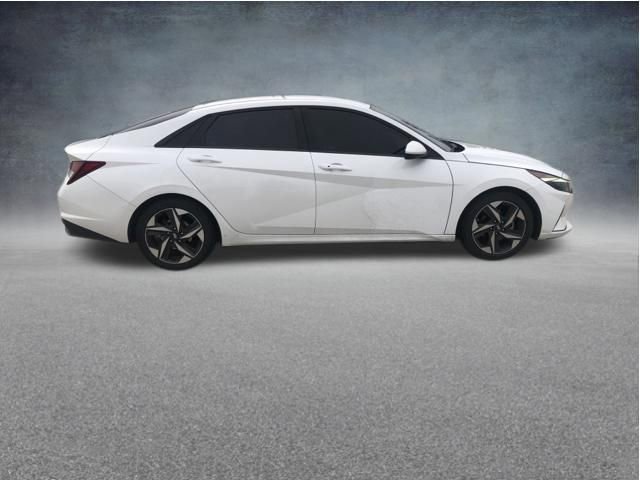 Used 2023 Hyundai Elantra SEL w/ Convenience Package FWD image 8