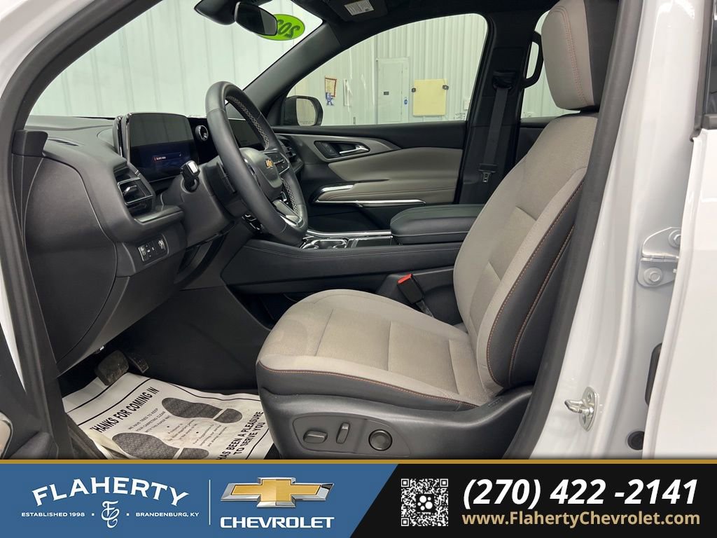 Used 2024 Chevrolet Traverse LT FWD image 9