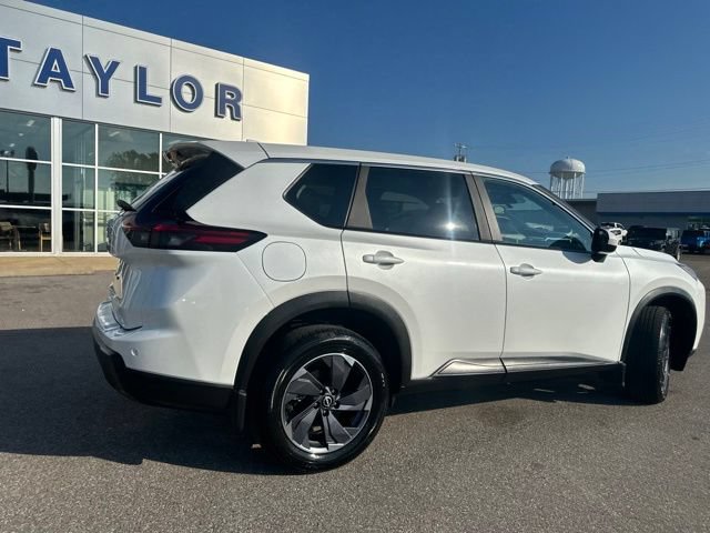 Used 2026 Nissan Rogue SV FWD image 17