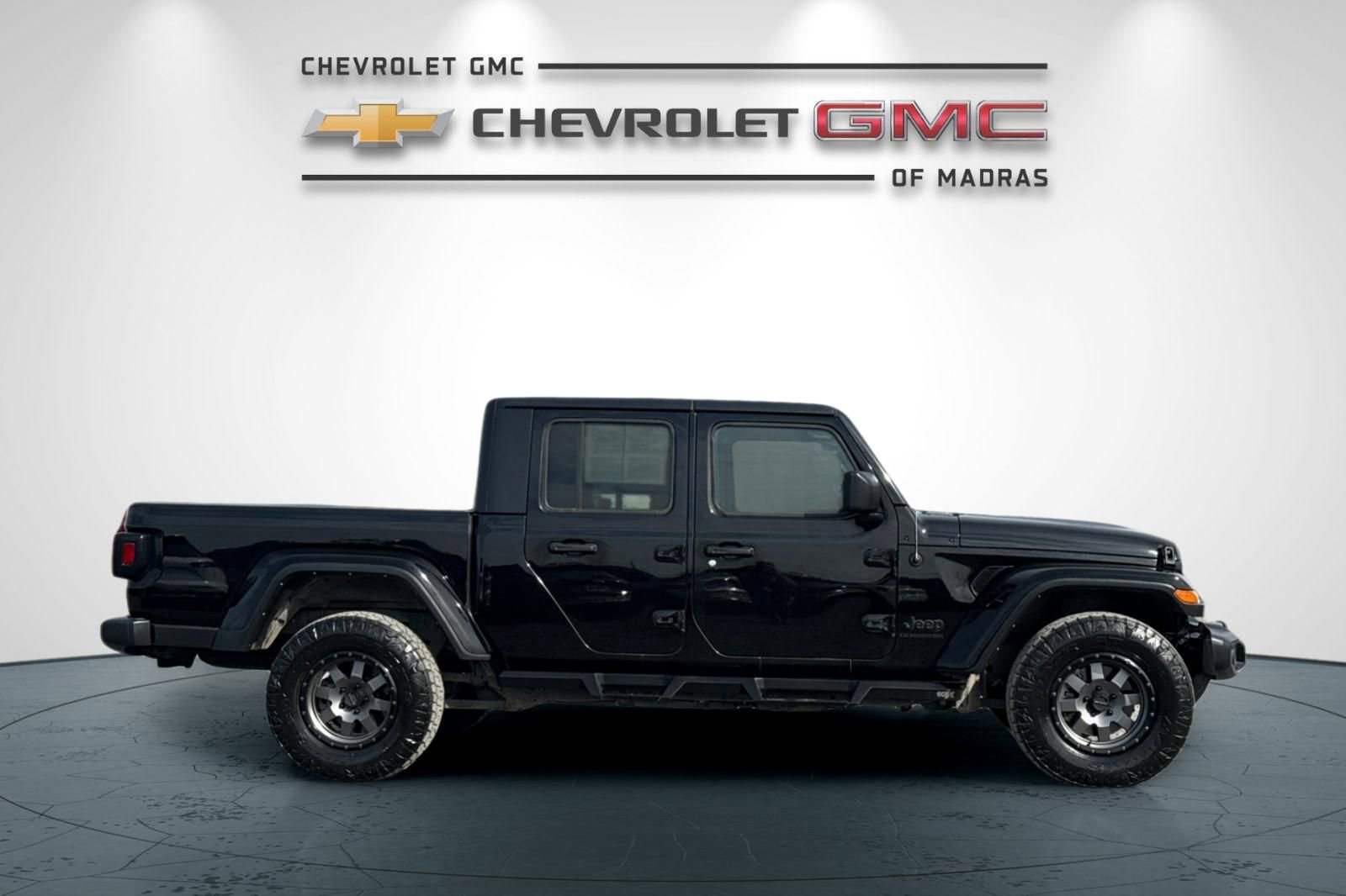 Used 2022 Jeep Gladiator Sport AWD/4WD image 2