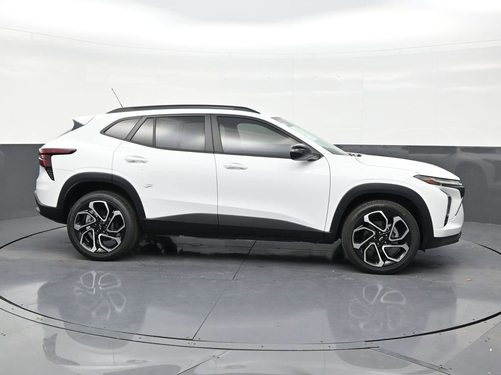 Used 2024 Chevrolet Trax RS FWD image 6