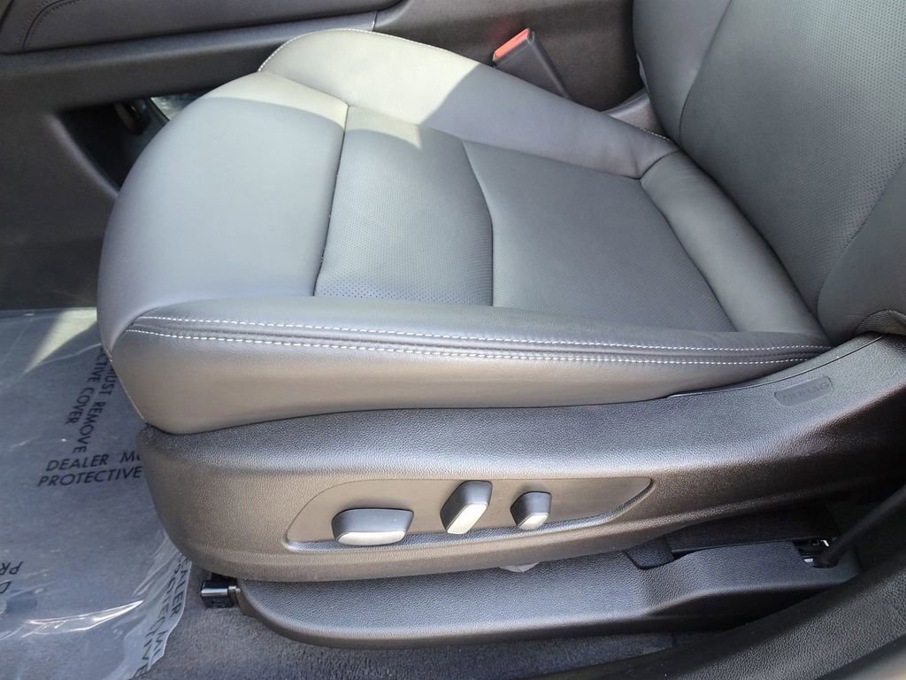 Certified 2025 Cadillac XT6 Premium Luxury image 8