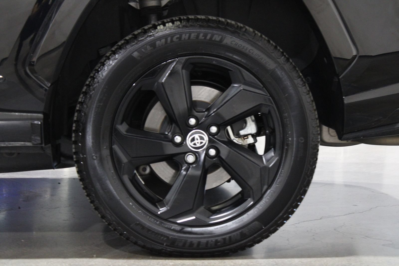 Used 2022 Toyota RAV4 SE w/ Weather & Moonroof Package AWD/4WD image 11