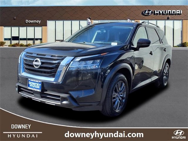 Used 2022 Nissan Pathfinder SV image 1