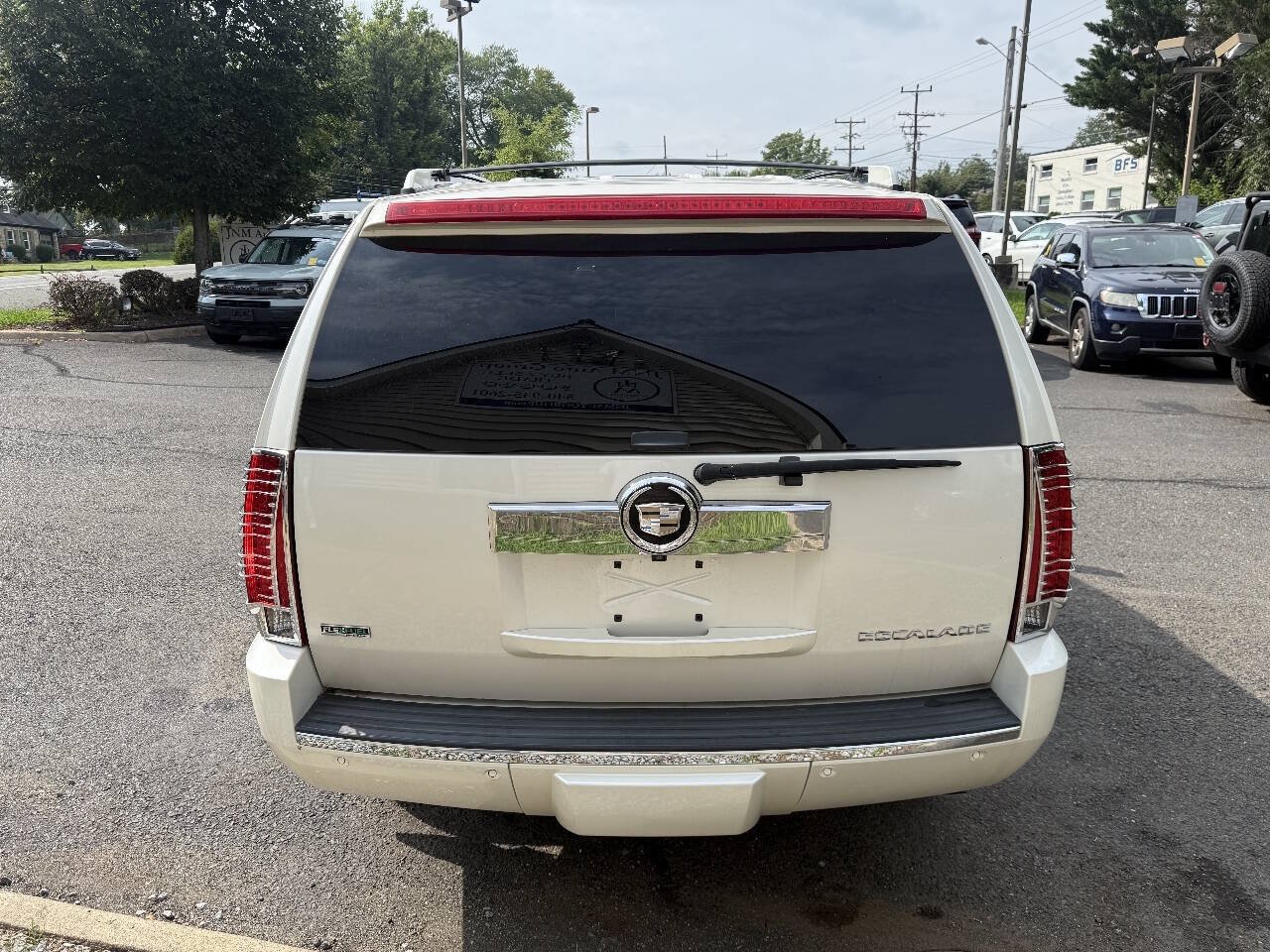Used 2010 Cadillac Escalade 2WD image 7