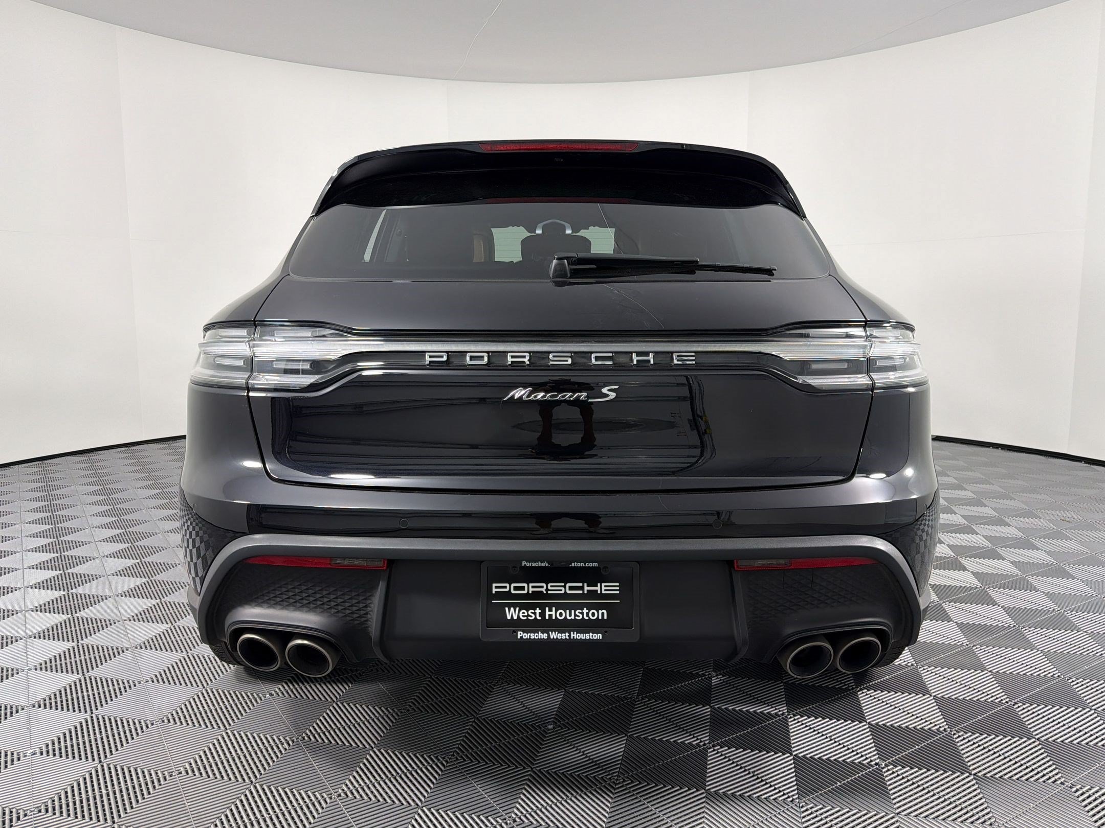 Certified 2024 Porsche Macan S AWD/4WD image 10