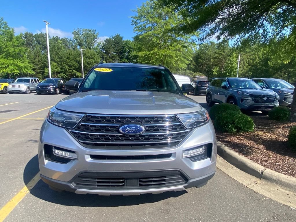 Used 2023 Ford Explorer XLT w/ Equipment Group 202A AWD/4WD image 9