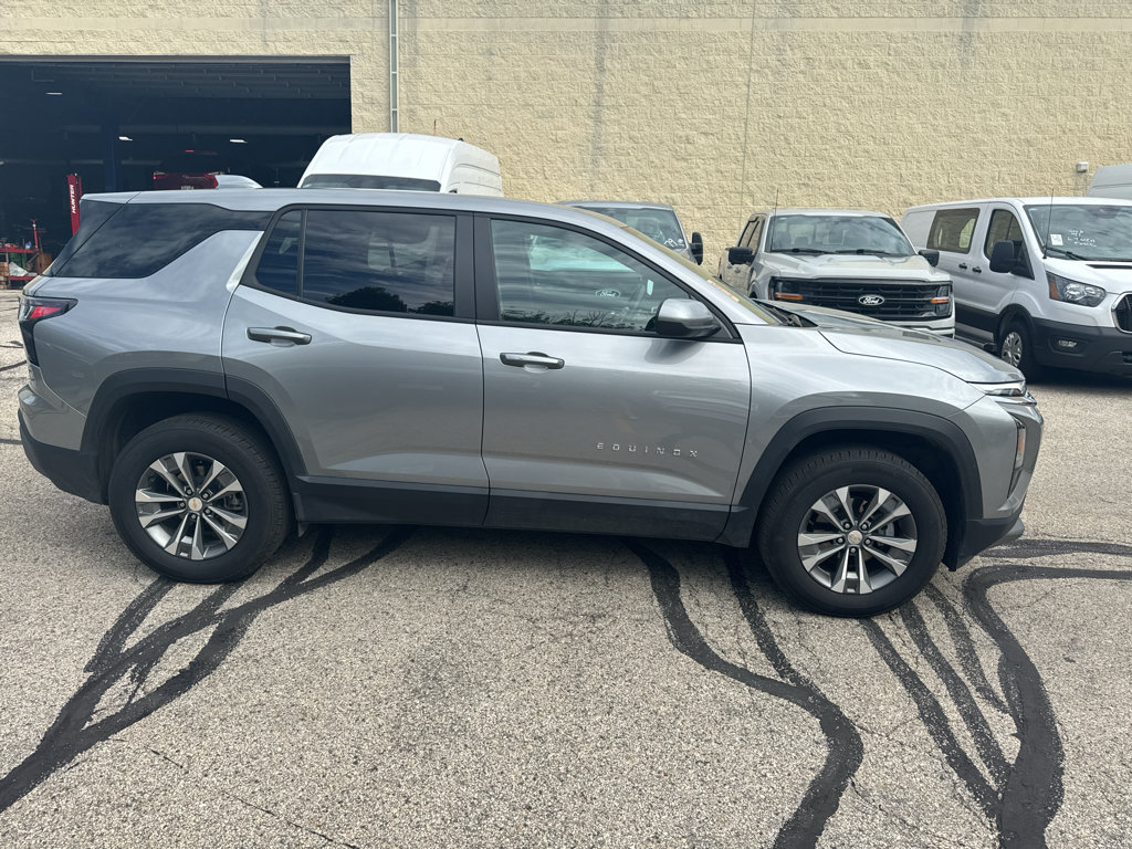 Used 2026 Chevrolet Equinox LT AWD/4WD image 4