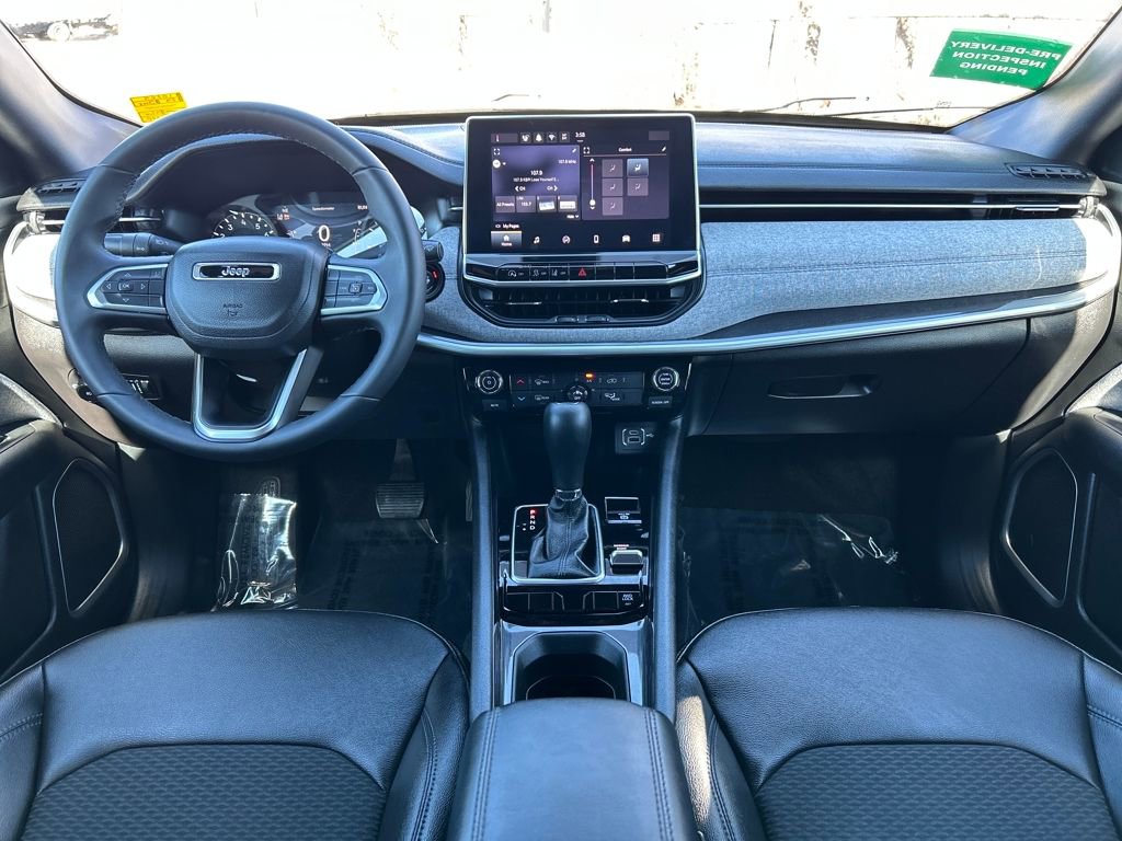 Used 2024 Jeep Compass Latitude image 6