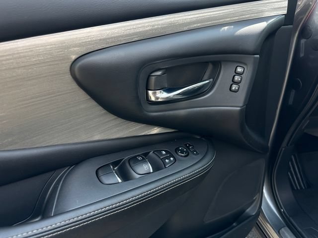 Used 2018 Nissan Murano SL w/ Midnight Edition Package FWD image 11