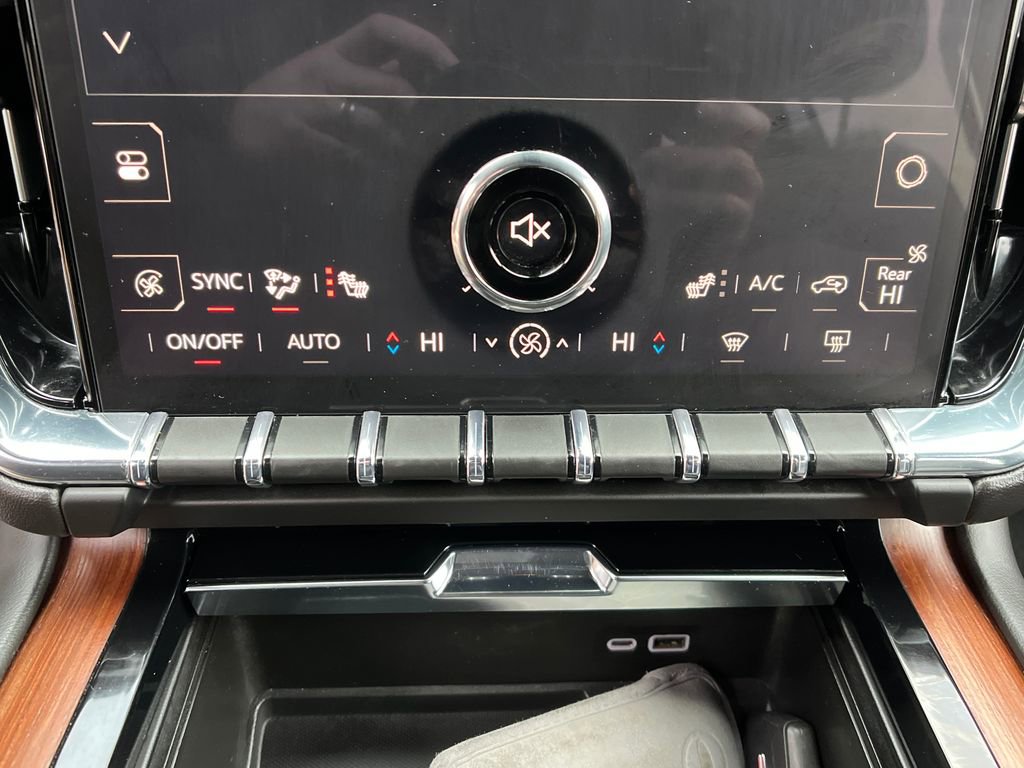 Used 2025 GMC Yukon Denali image 17