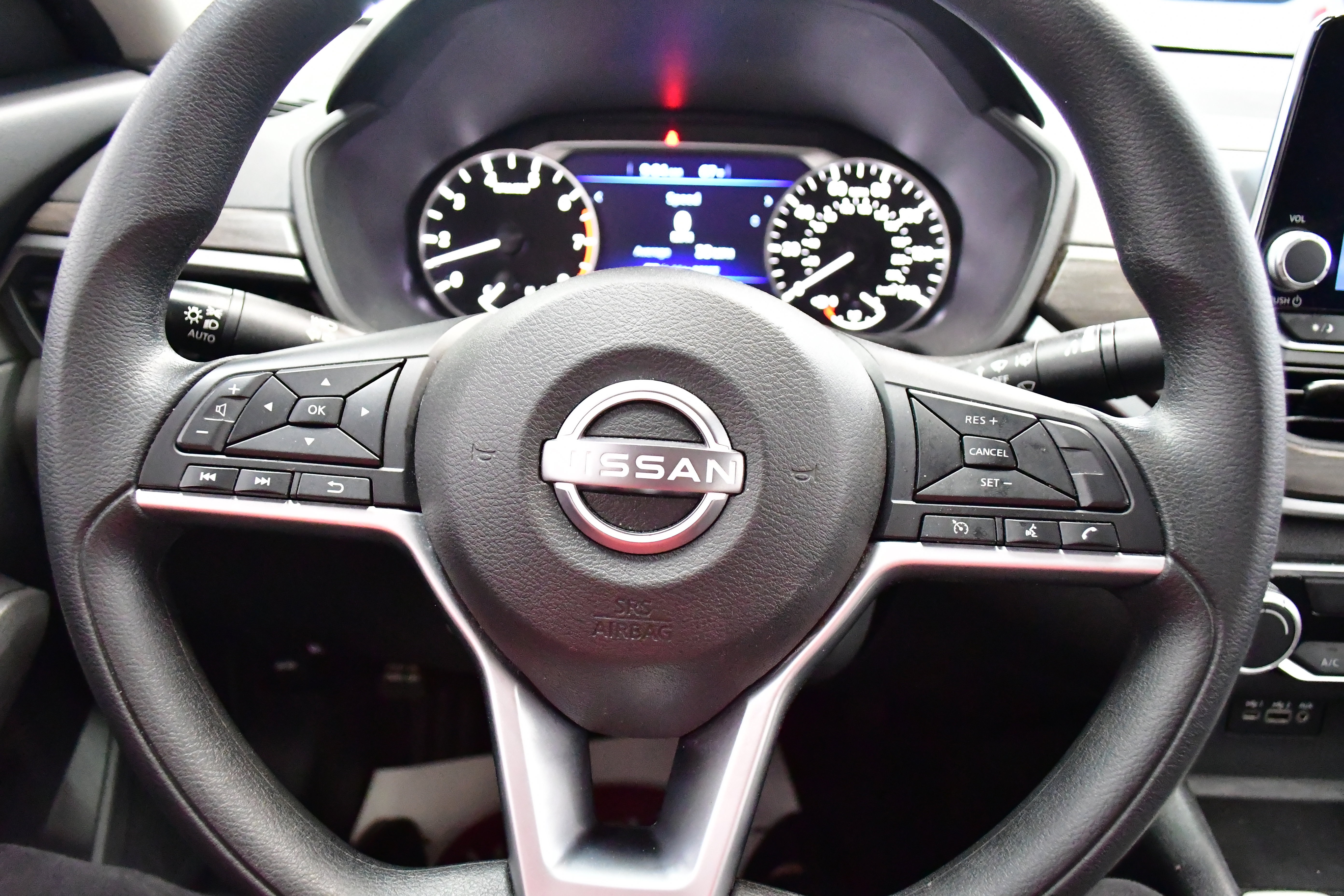 Used 2025 Nissan Altima 2.5 SV FWD image 18