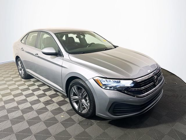 Used 2024 Volkswagen Jetta SE image 1