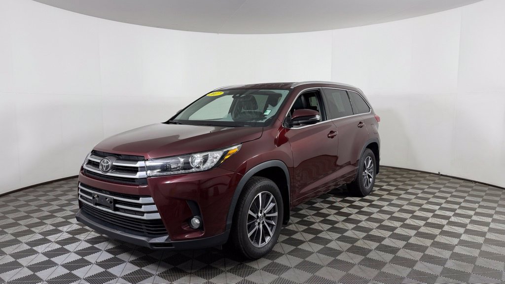 Used 2017 Toyota Highlander XLE AWD/4WD image 3
