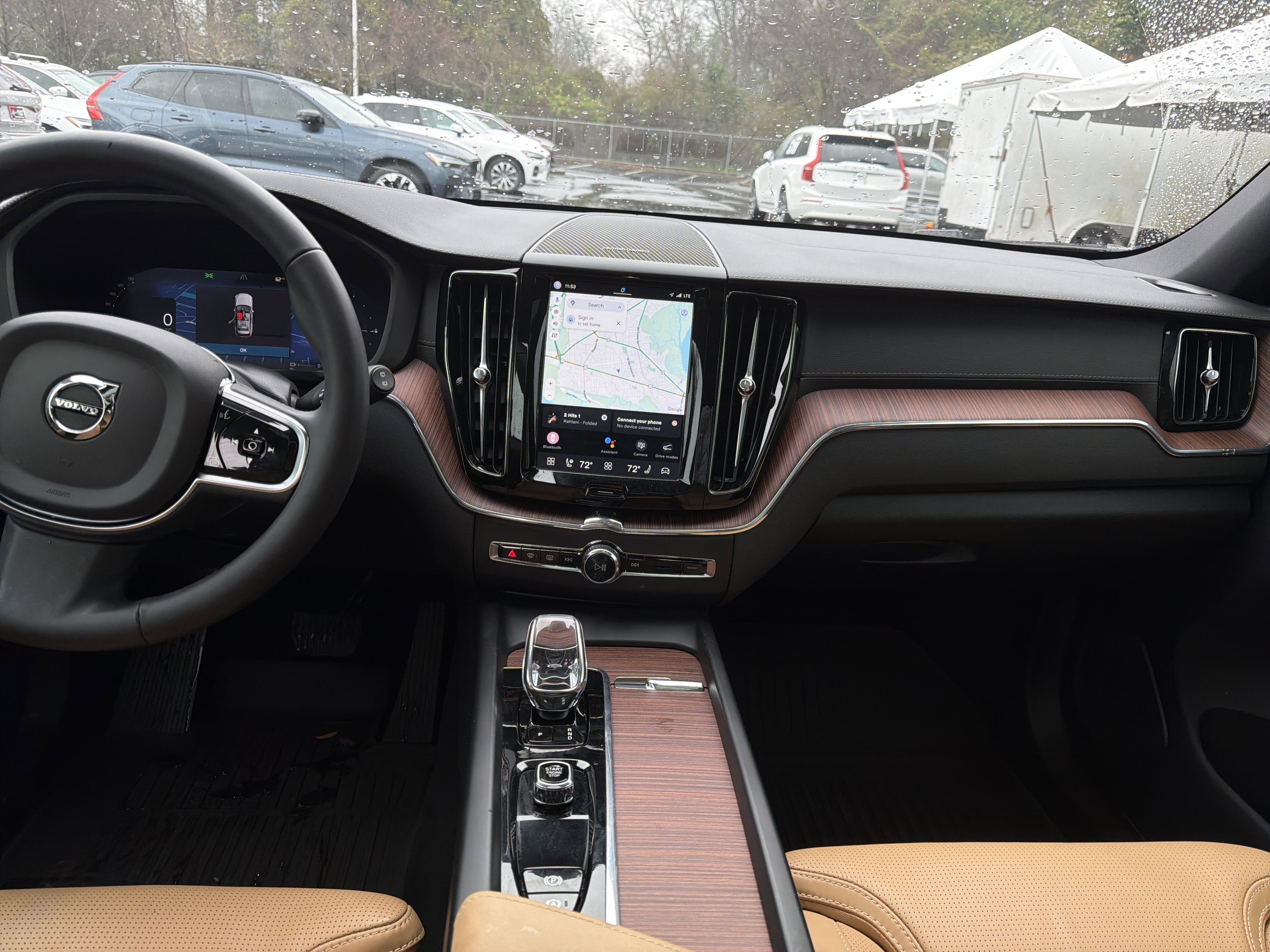 Certified 2024 Volvo XC60 T8 Ultimate w/ Climate Package image 31