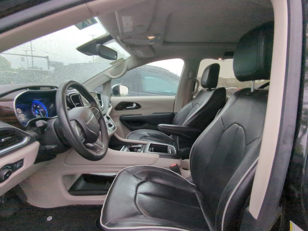 Used 2023 Chrysler Pacifica Limited FWD image 6