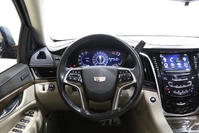 Used 2020 Cadillac Escalade Luxury w/ LPO, Radiant Package AWD/4WD image 13