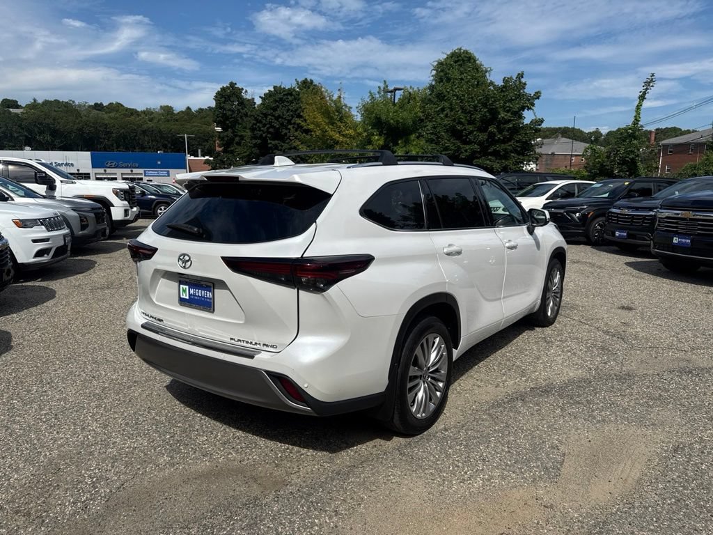 Used 2024 Toyota Highlander Platinum AWD/4WD image 7
