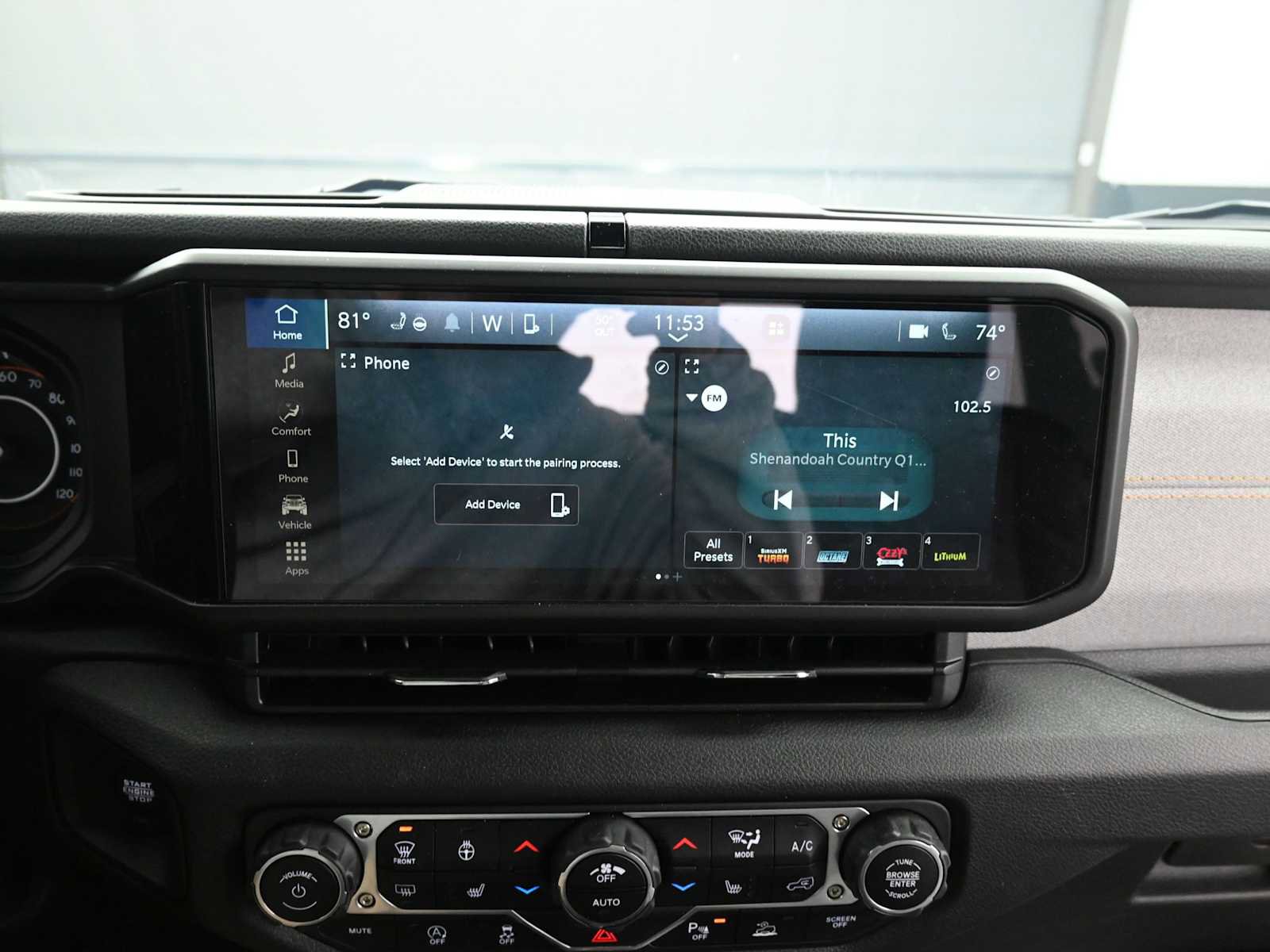 Used 2025 Jeep Wrangler Sport image 15