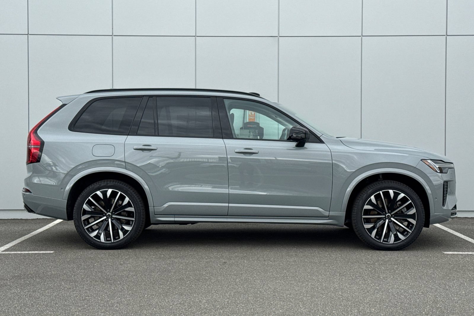 New 2026 Volvo XC90 T8 Ultra w/ Protection Package AWD/4WD image 6