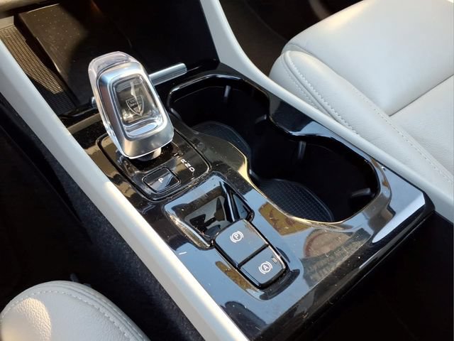 Used 2023 Volvo XC40 B4 Ultimate FWD image 21