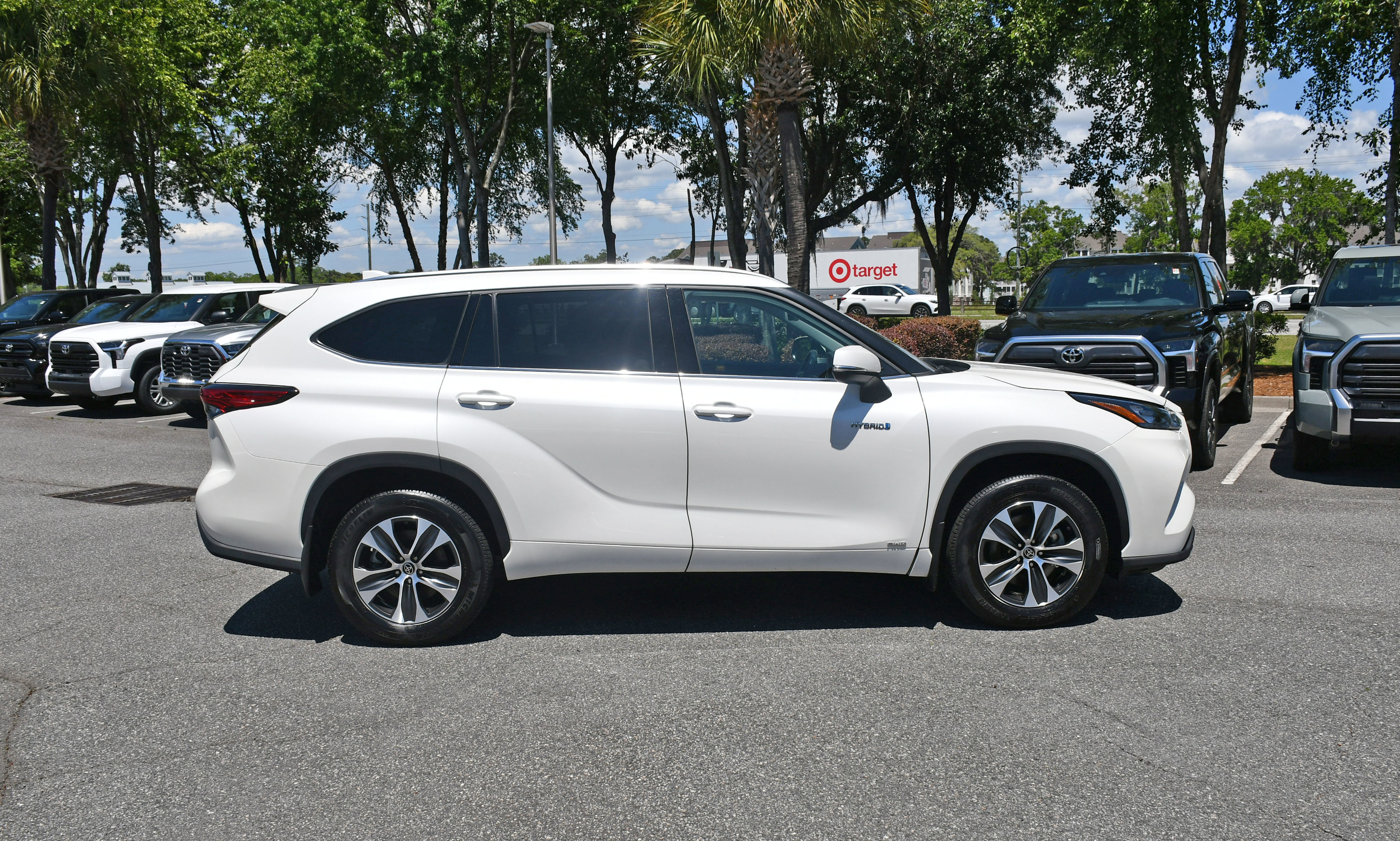 Certified 2020 Toyota Highlander XLE AWD/4WD image 5