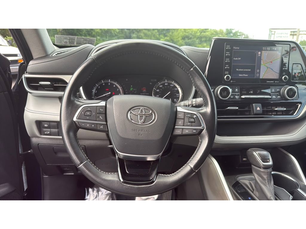 Used 2020 Toyota Highlander XLE image 19