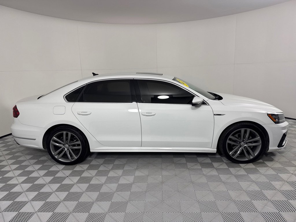Used 2019 Volkswagen Passat 2.0T SE R-Line image 4