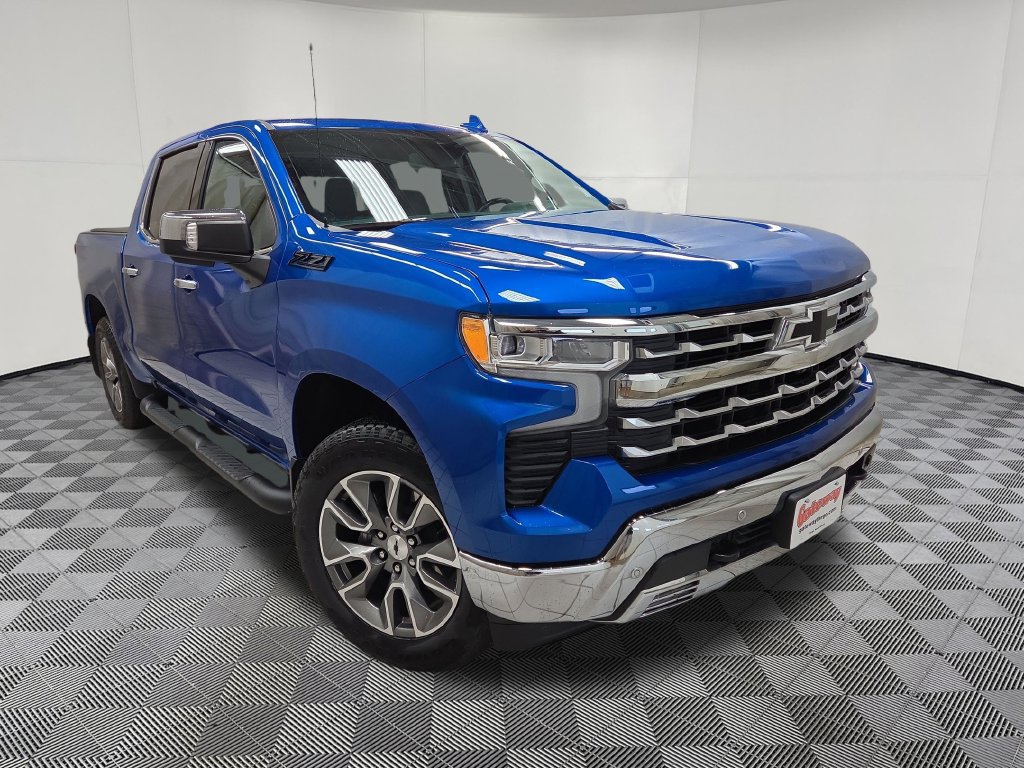 Used 2023 Chevrolet Silverado 1500 LTZ AWD/4WD image 3
