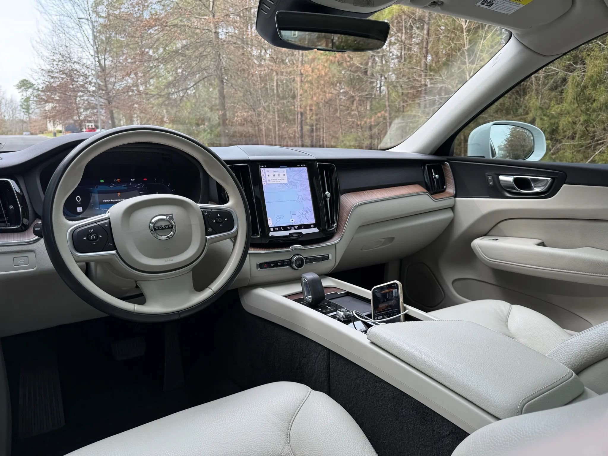 Used 2022 Volvo XC60 B5 Momentum image 9