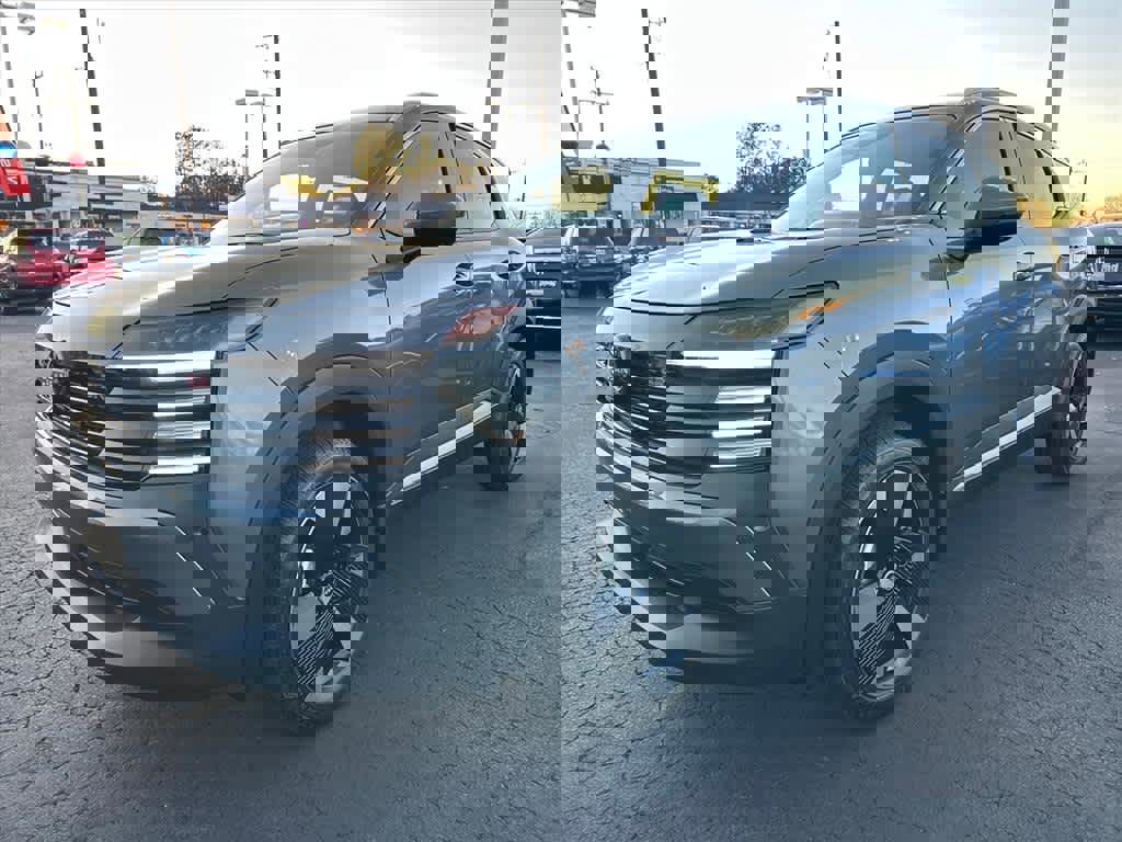 Used 2025 Nissan Kicks SR image 7