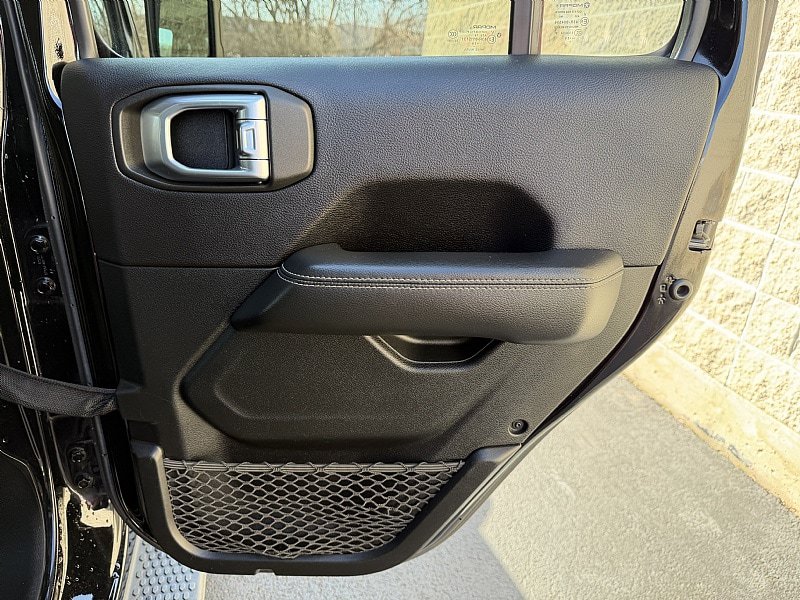 Used 2019 Jeep Wrangler Unlimited Sahara w/ LED Lighting Group AWD/4WD image 25