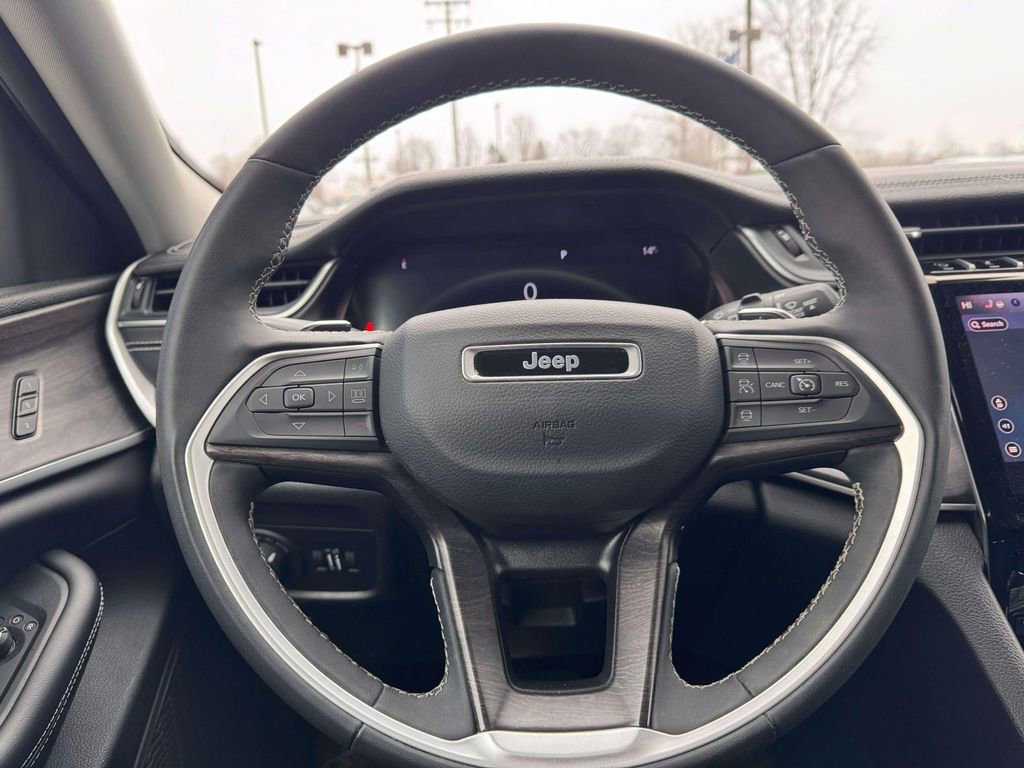 Used 2024 Jeep Grand Cherokee Limited image 14