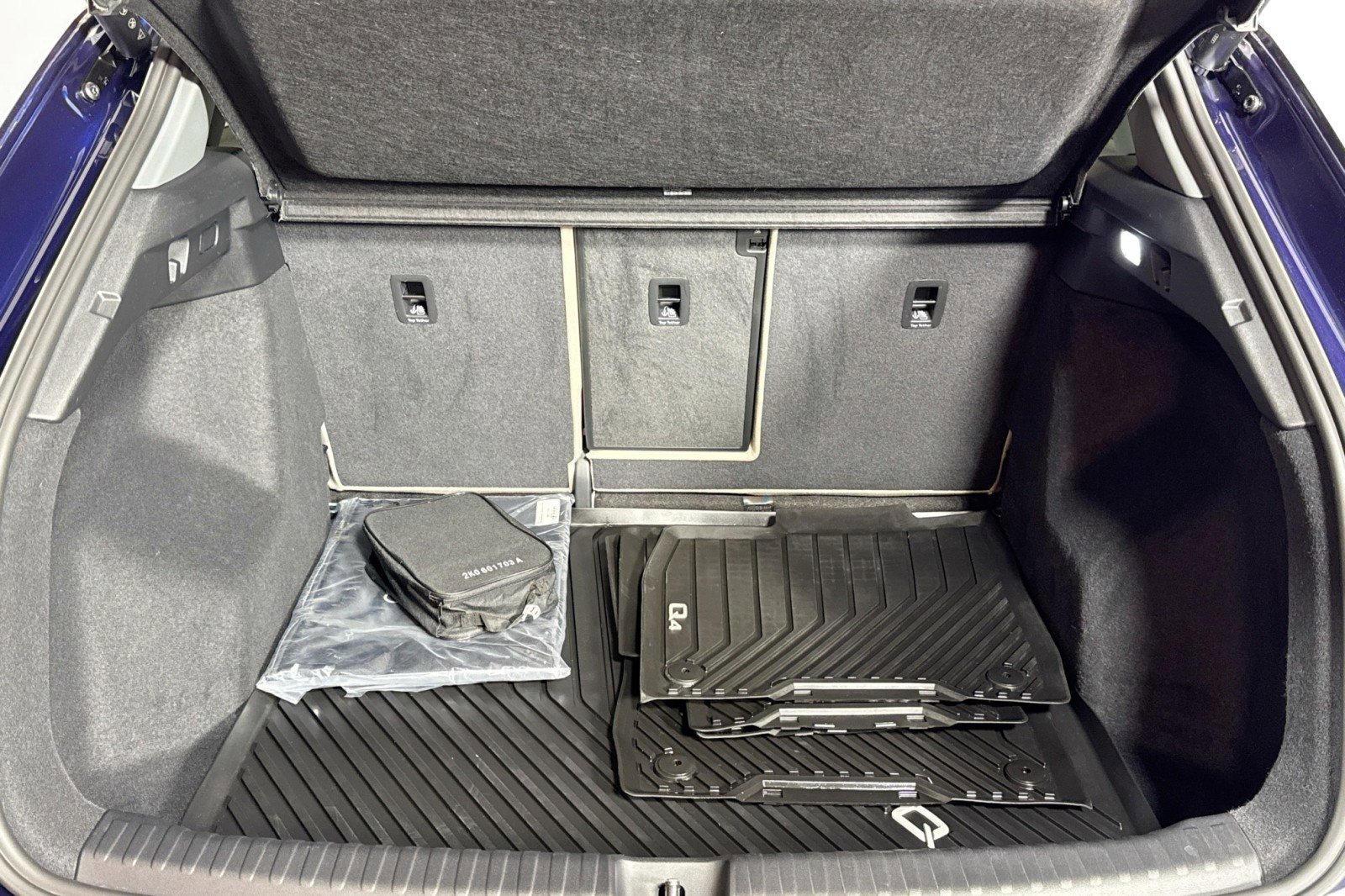 Used 2025 Audi Q4 e-tron Premium image 24