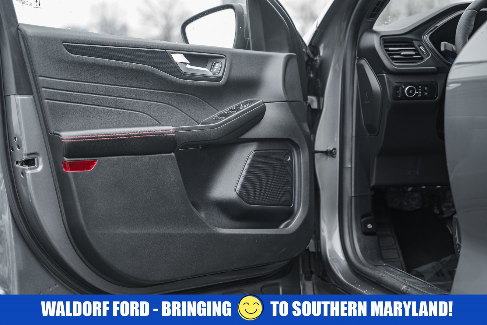 Used 2025 Ford Escape ST-Line Select AWD/4WD image 42